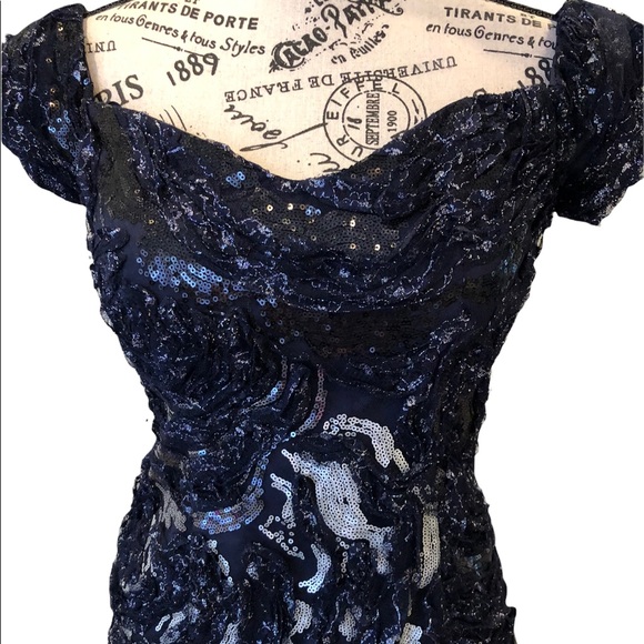 Teri Jon Gown - Picture 6 of 17